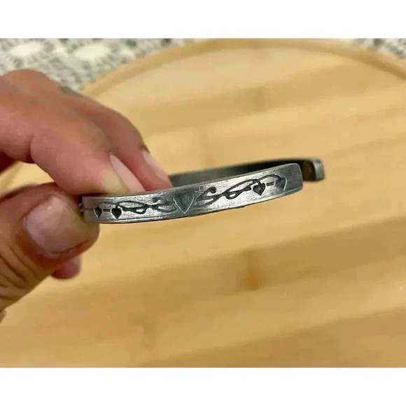 VTG Pewter Dual Hearts Cuff Bracelet Stamped SISK CB16 Unique - Picture 10 of 14